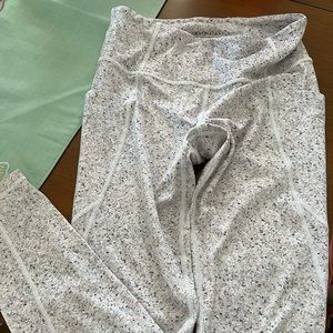 Athleta Salutation Stash Pocket Tight Size M